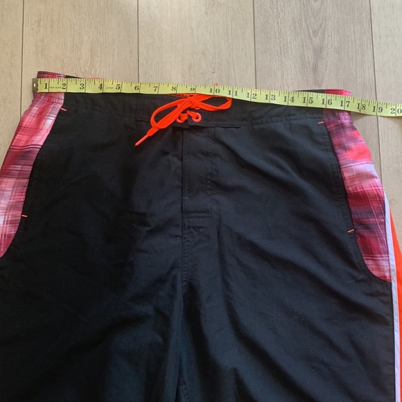 Nike- men’s size large swim trunks Black orange and plaid like new condi… - Picture 10 of 11